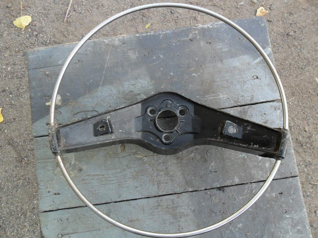 Продам накладка руля с кольцом сигнала, москвич 408-412, производство ссср кривой рог