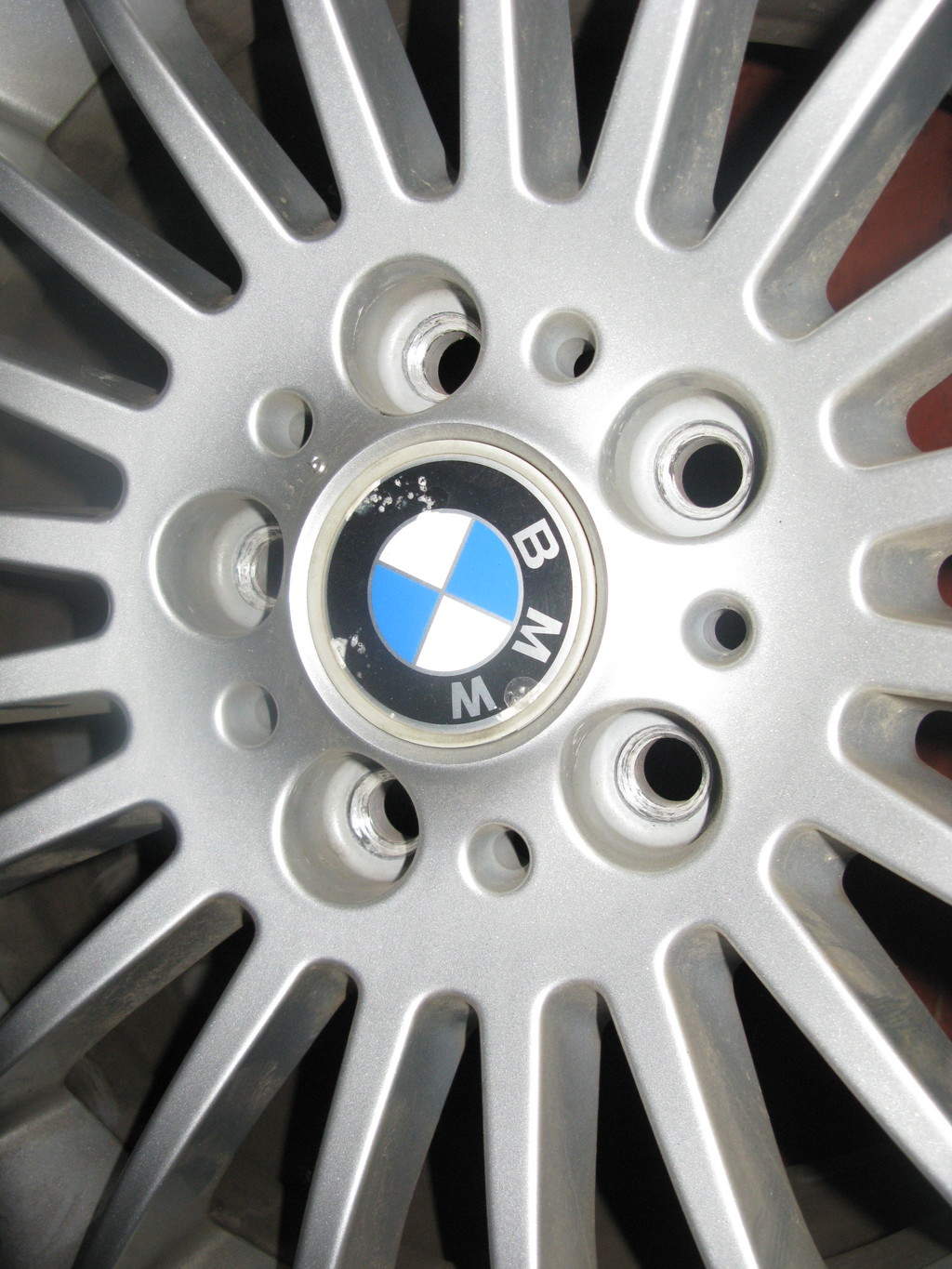 Продам шины зима спорт BMW, с катком. С бронир. машины (США)Dunlop SP Winter 245-65 R 16 Состояние отличное Киев