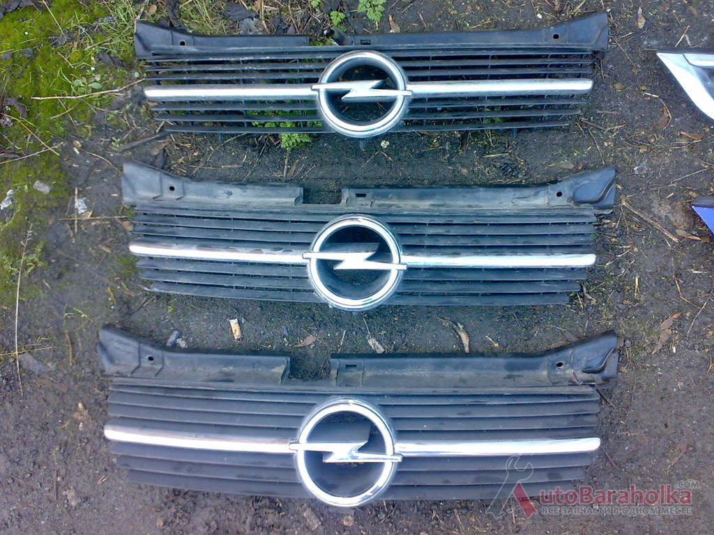 Продам оригинальные решетки радиатора на Opel Omega B Луцьк
