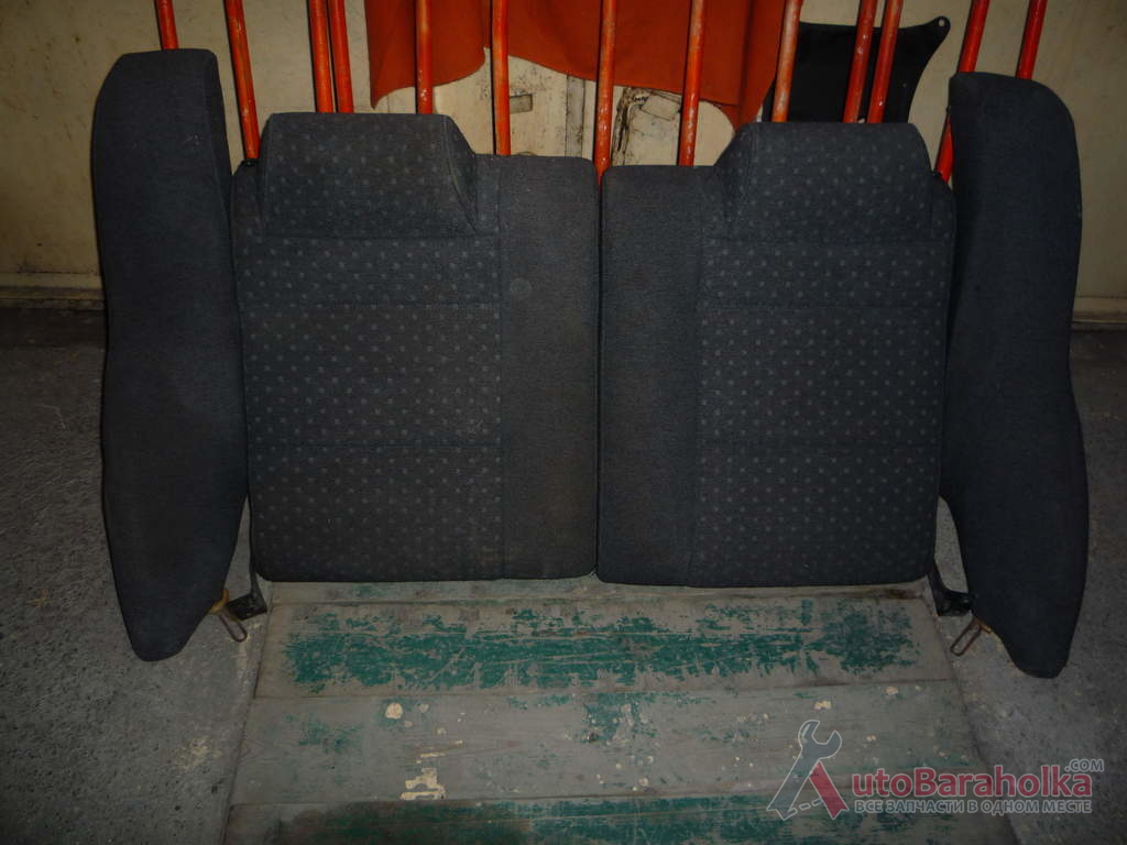Продам Спинка заднего сиденья Suzuki Swift хетчбек 1994-2004, есть небольшой дефект, ТОРГ Одесса