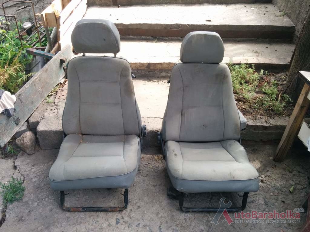 Продам Передние сидения ВАЗ 2108, 2109. Обшивка в идеале, полностью рабочие, требуют чистки Днепропетровск