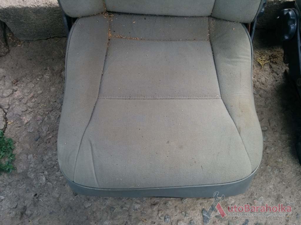 Продам Передние сидения ВАЗ 2108, 2109. Обшивка в идеале, полностью рабочие, требуют чистки Днепропетровск