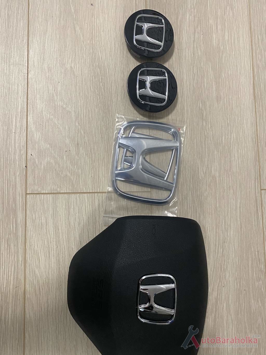 Продам Комплект значков Honda, 7шт, новые Киев