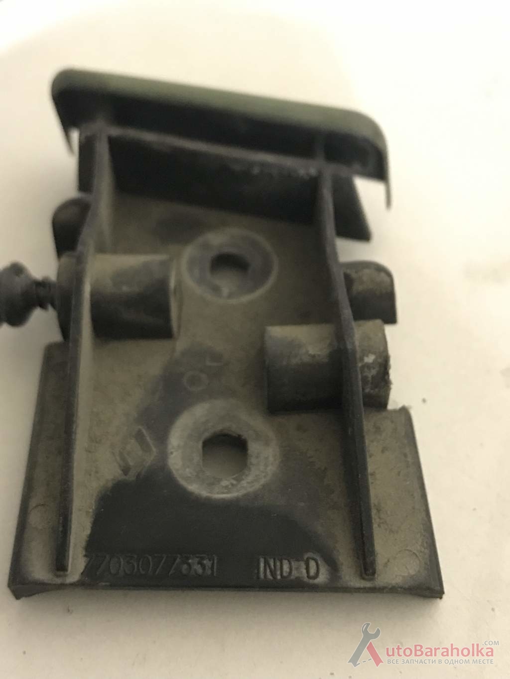 Бу крепление наружной накладки правой стойки Renault Laguna 1, 7703077331 Продам Бу крепление наружной накладки правой стойки Renault Laguna 1, 7703077331 кировоград