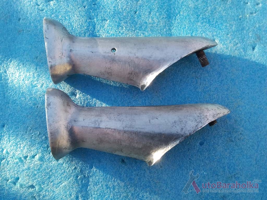 Продам Оригинальные кронштейны заднего фонаря москвич 400-401 кривой рог