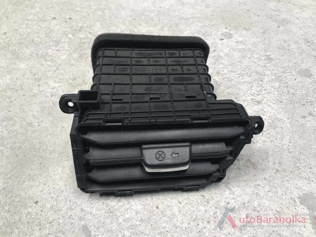 Продам Бу дефлектор воздушный центральный правый Kia Rio 3 кировоград